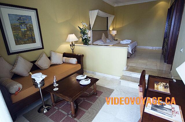 Mexique Riviera Maya Dreams Tulum Ocean Front Junior Suite has two levels, a small separate living room.