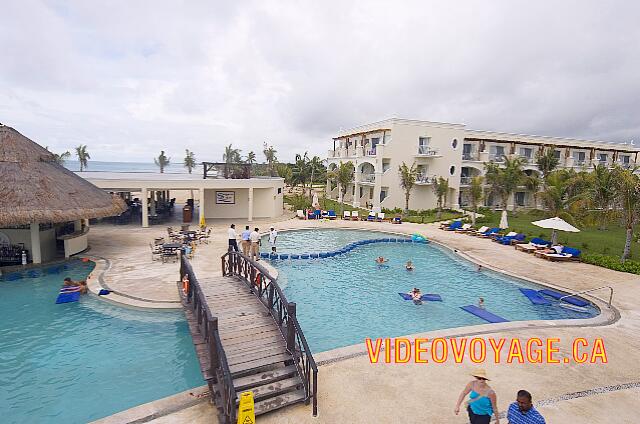 Mexique Riviera Maya Dreams Tulum The end of the pool with a children's section.