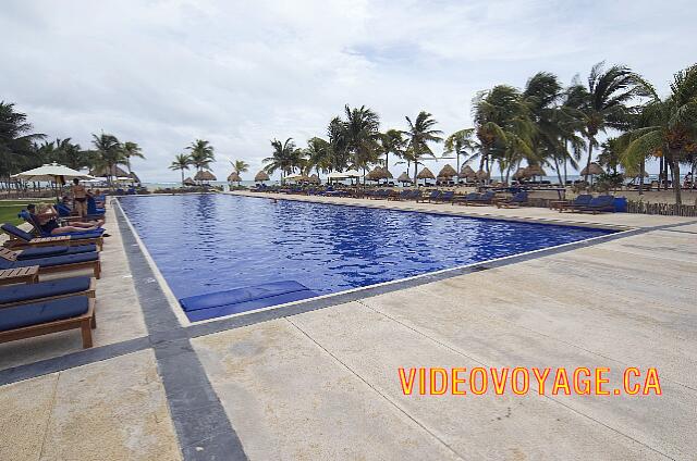 Mexique Riviera Maya Dreams Tulum The pool of the old section is rectangular.