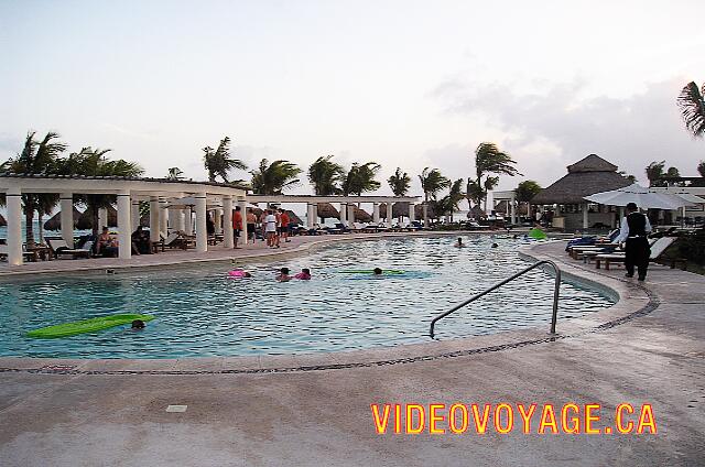 Mexique Riviera Maya Dreams Tulum The pool is located along the beach.