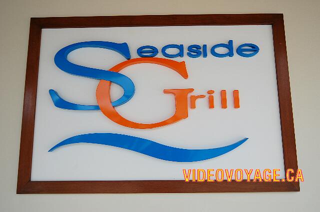 Mexique Riviera Maya Dreams Tulum A restaurant on the edge of the sea.