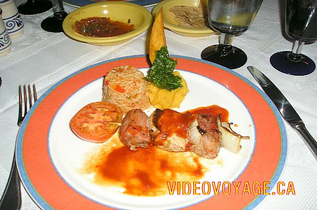 Mexique Riviera Maya Dreams Tulum A beautiful presentation of dishes rather than quantity.