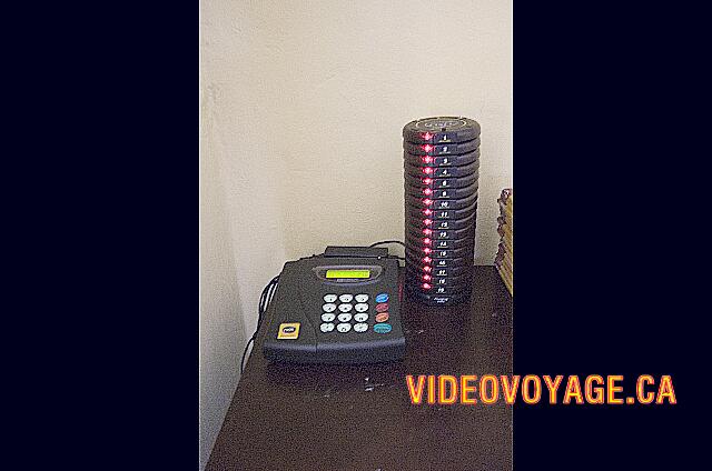 Mexique Riviera Maya Dreams Tulum Al igual que en el otro restaurante en el mapa del sitio, no es necesario hacer reservaciones. Cuando el restaurante está lleno, se le da un buscapersonas, te llamamos para decir que hay un lugar para usted.