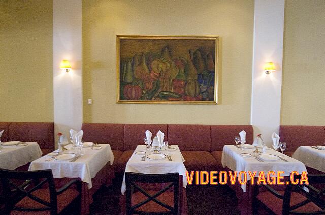 Mexique Riviera Maya Dreams Tulum Las mesas están un poco distanciados por los contras.