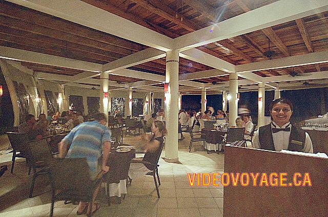 Mexique Riviera Maya Dreams Tulum A la carte restaurant in the evenings.