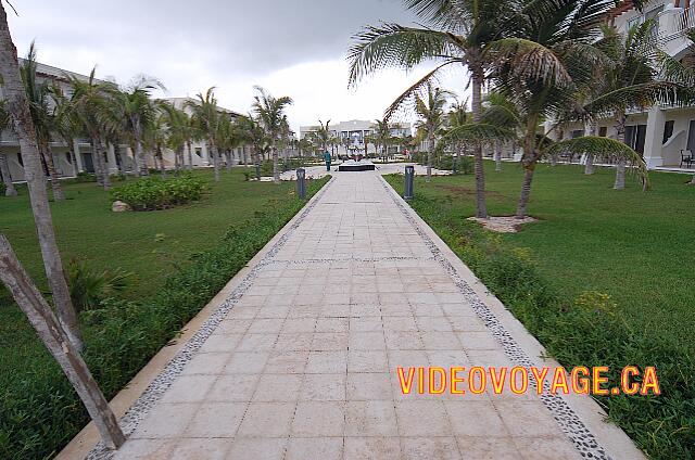 Mexique Riviera Maya Dreams Tulum The back of the lobby, the buildings of the rooms located on each side.