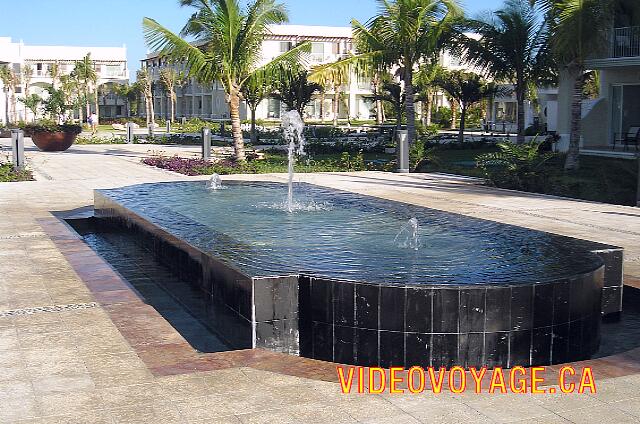 Mexique Riviera Maya Dreams Tulum A small fountain in the new section.