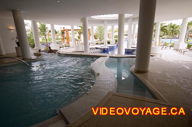 Mexique Puerto Morelos Excellence Riviera Cancun Another pool starts at a lower level.