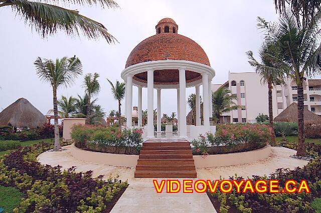 Mexique Puerto Morelos Excellence Riviera Cancun A gazebo for weddings.