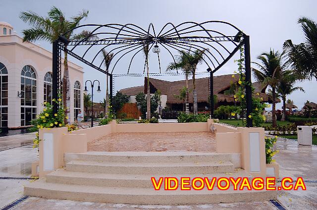 Mexique Puerto Morelos Excellence Riviera Cancun A small terrace for the orchestra.