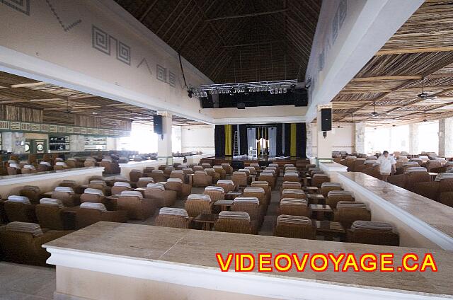 Mexique Puerto Morelos Excellence Riviera Cancun El auditorio con asientos confortables.
