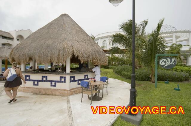 Mexique Puerto Morelos Excellence Riviera Cancun Muchos bares de la piscina.