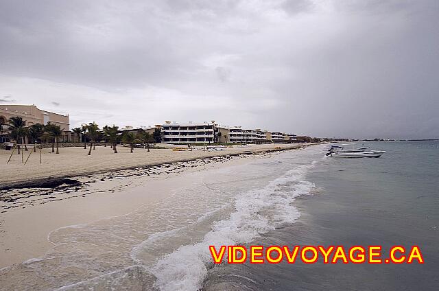 Mexique Puerto Morelos Excellence Riviera Cancun Hacia el norte, es posible comercializar varios kilómetros. El hotel Paradisus se encuentra cerca.