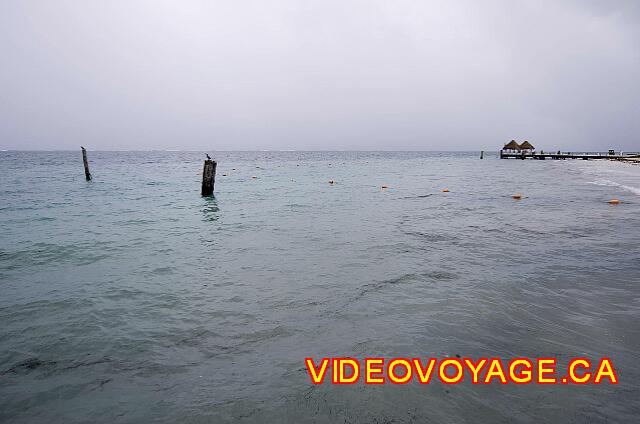 Mexique Puerto Morelos Excellence Riviera Cancun Hay una zona de baño delimitada por las carrozas.