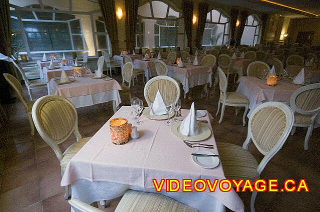 Mexique Puerto Morelos Excellence Riviera Cancun In the evening a la carte restaurant.