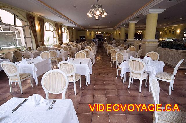 Mexique Puerto Morelos Excellence Riviera Cancun Sólo unas pocas mesas para 4 personas.