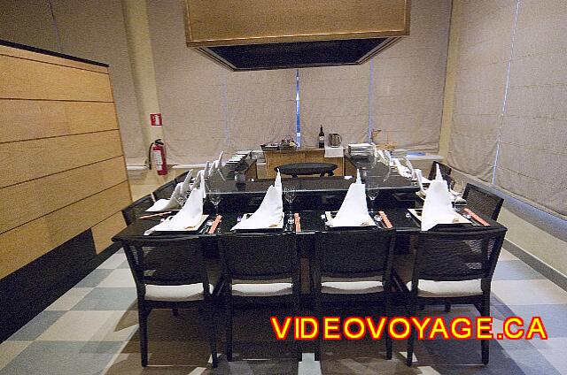 Mexique Puerto Morelos Excellence Riviera Cancun Some teppanyaki tables.