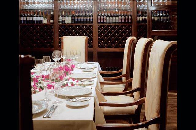Mexique Puerto Morelos Excellence Riviera Cancun With a wide selection of wine.