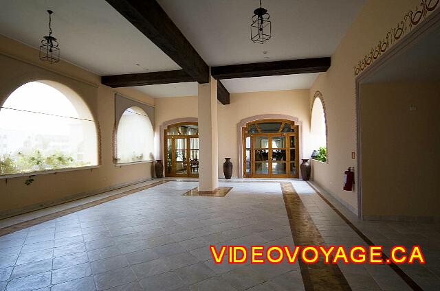 Mexique Puerto Morelos Excellence Riviera Cancun A terrace at the back not air conditioned.