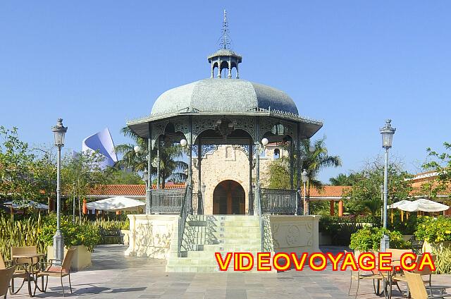 mexique Playa Paraiso paraiso del mar The gazebo and in the background the church.