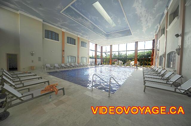 mexique Playa Paraiso paraiso del mar A large indoor pool in the SPA.