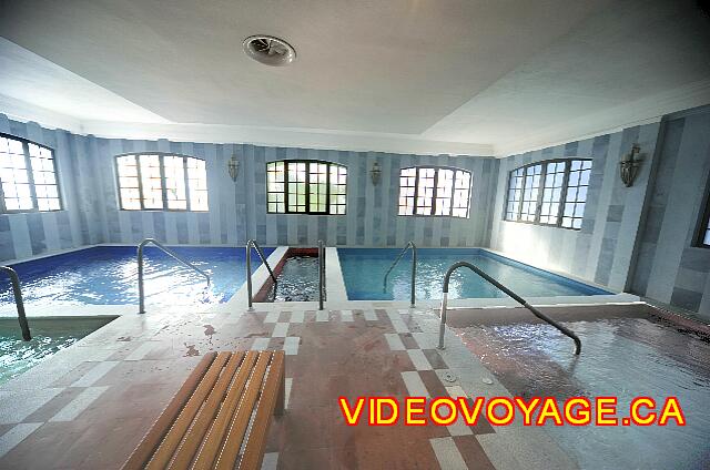 mexique Playa Paraiso paraiso del mar Various baths with different temperatures at the SPA.