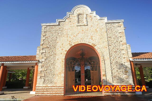 mexique Playa Paraiso paraiso del mar El exterior de la iglesia en el centro comercial.