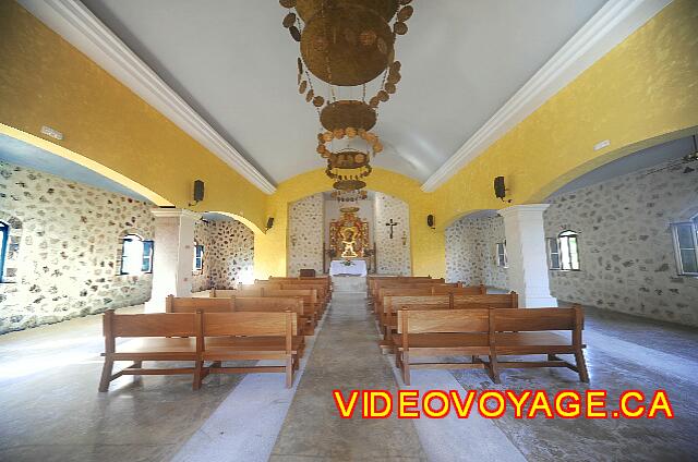 mexique Playa Paraiso paraiso del mar The interior of the church.