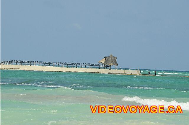 mexique Playa Paraiso paraiso del mar More loins, a dock that enough advance loins in the sea being shallow.