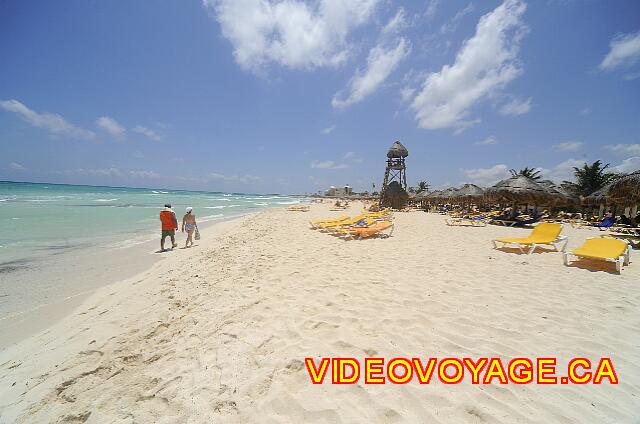 mexique Playa Paraiso paraiso del mar Al sur, una playa muy larga, que sigue a los otros hoteles del complejo.