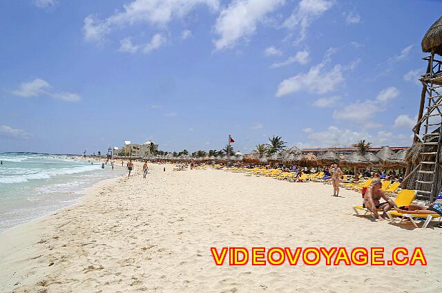 mexique Playa Paraiso paraiso del mar Despite the high density housing in the complex, the beach is not crowded.