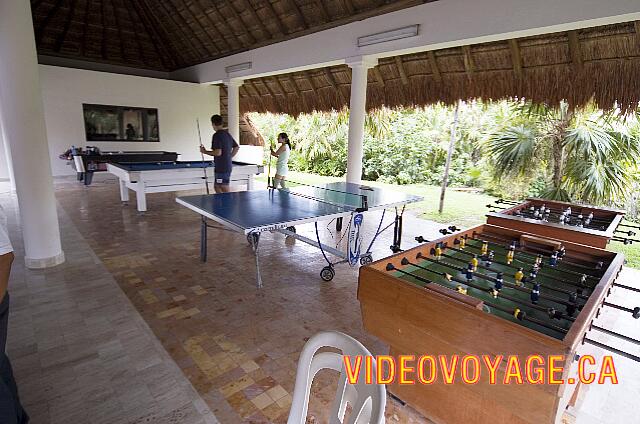 Mexique Puerto Morelos Sapphire Riviera Cancun Une salle de jeux près de la piscine de l'animation.