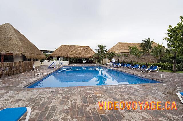 Mexique Puerto Morelos Sapphire Riviera Cancun La piscine de l'animation.