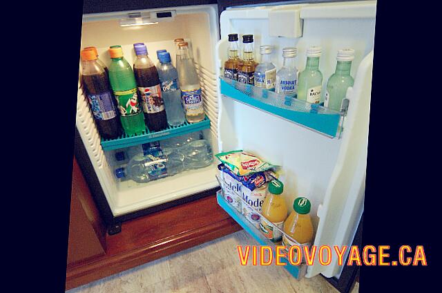 Mexique Puerto Morelos Sapphire Riviera Cancun The fridge in the junior suite with Royal service.