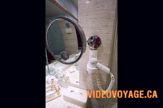 Mexique Puerto Morelos Sapphire Riviera Cancun The hair dryer and magnifying mirror.