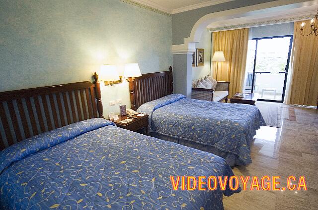 Mexique Puerto Morelos Sapphire Riviera Cancun A bedroom with 2 double beds.