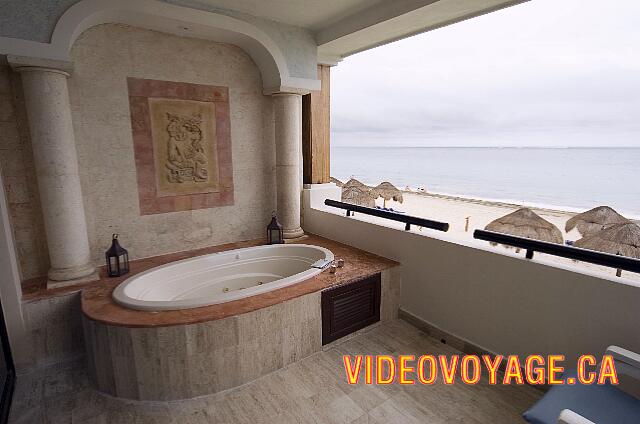 Mexique Puerto Morelos Sapphire Riviera Cancun The layout of the jacuzzi is successful.