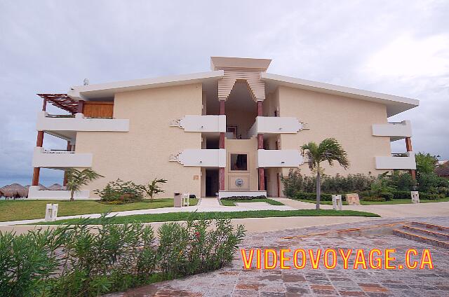 Mexique Puerto Morelos Sapphire Riviera Cancun Las junior suites en la planta superior de los edificios en el borde de la playa son diferentes légèrements.