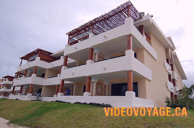 Mexique Puerto Morelos Sapphire Riviera Cancun One of the buildings facing the sea.