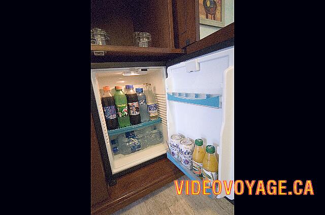 Mexique Puerto Morelos Sapphire Riviera Cancun The refrigerator for a standard junior suite.