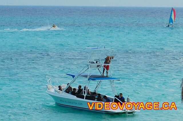 Mexique Playa del Carmen Reef Playacar Un des bateaux pour la plongé sous-marine.