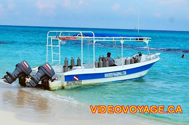 Mexique Playa del Carmen Reef Playacar Un autre bateau de plongé sous-marine dédié à l'hôtel Reef.