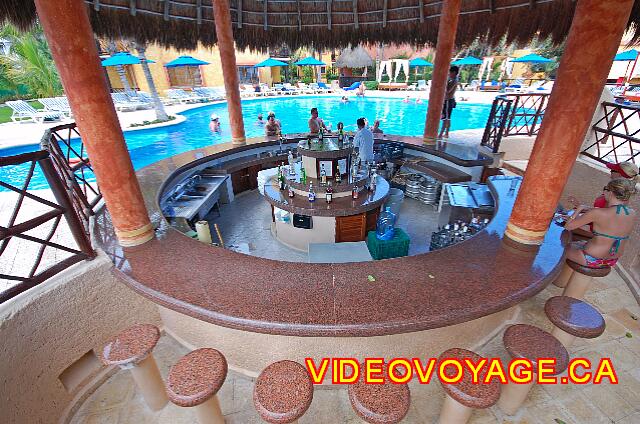 Mexique Playa del Carmen Reef Playacar Outside the pool.