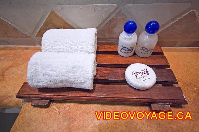 Mexique Playa del Carmen Reef Playacar Washcloth, soap, shampoo and conditioner.