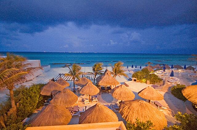 Mexique Playa del Carmen Reef Playacar La nuit.