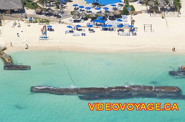 Mexique Playa del Carmen Reef Playacar Une plage courte, les chaises longues concentré sur une longeur de 50 mètres.