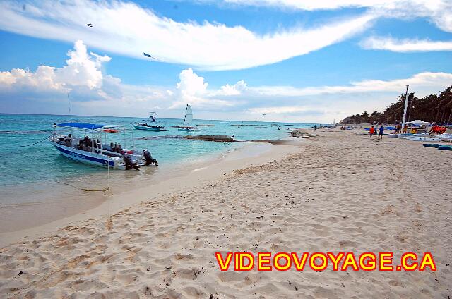 Mexique Playa del Carmen Reef Playacar The beach to the south allows a fairly long walk, but sometimes at the Allegro Playacar Hotel Royal Hideaway and it is difficult to pass, having almost no beach.