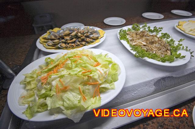 Mexique Playa del Carmen Reef Playacar Dans le buffet, salade et poissons,...