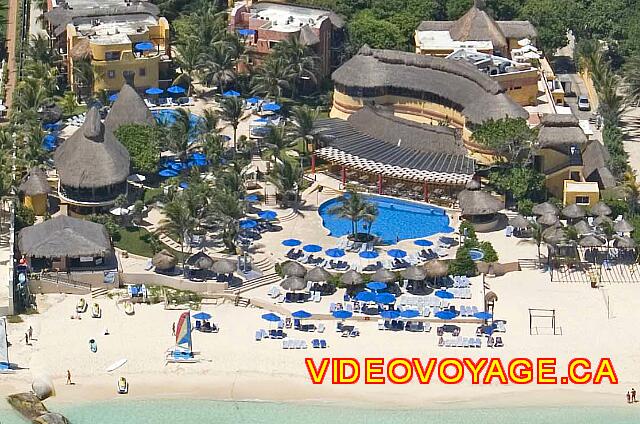 Mexique Playa del Carmen Reef Playacar An aerial view of the most popular area on the day and evening, with swimming pools, beach, restaurant buffet, ...