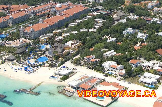 Mexique Playa del Carmen Reef Playacar To the north, the beach is cut by residences on the beach.